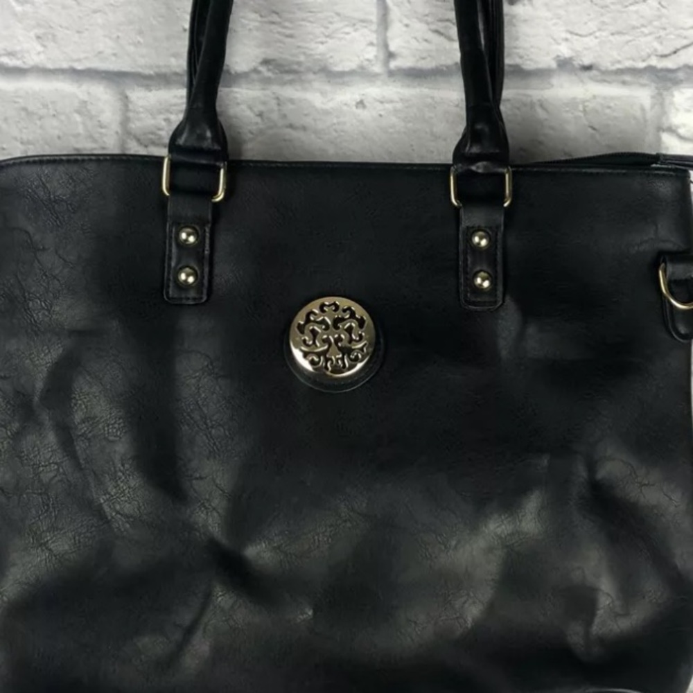 Faux leatherer purse withh metal decorative piece